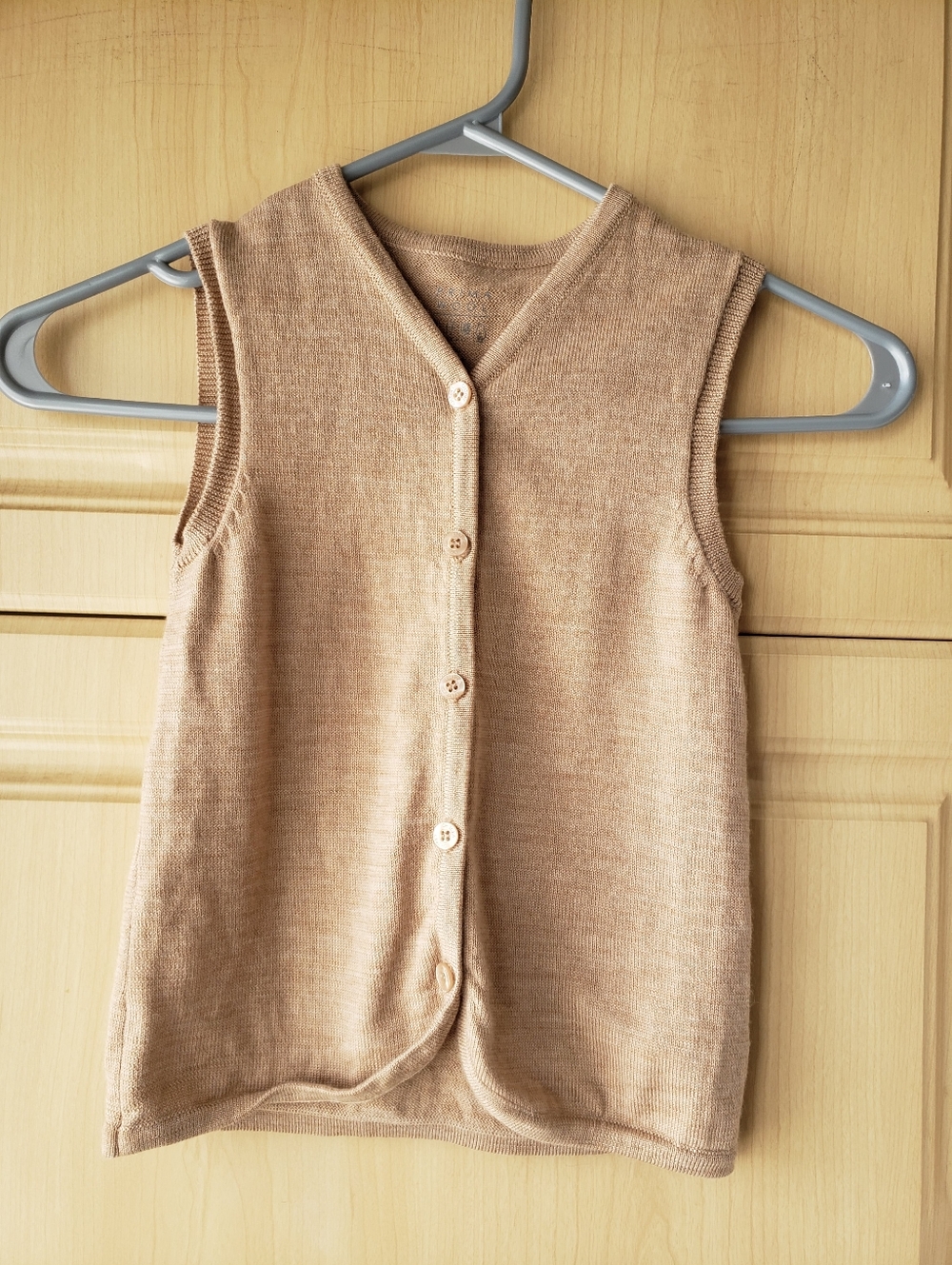 100% Australian Wool Classic Sleeveless Button-Front Knit Vest in Camel